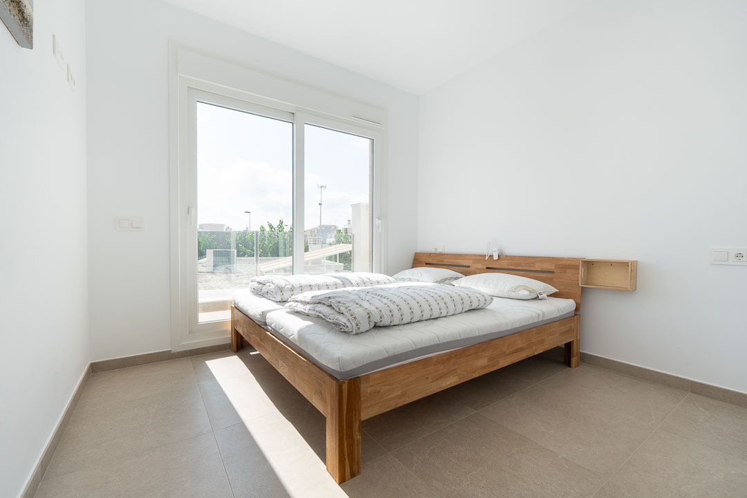 Villa semi nueva con solarium y piscina-02439
